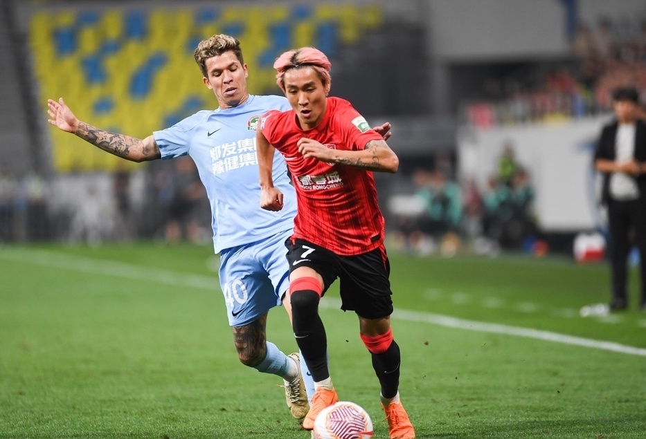 體育博彩：中超：成都4-2近4輪首勝 送河南3連敗 韋世豪建功 成都2手球未判