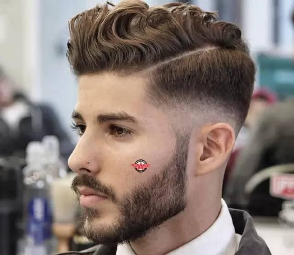 {27asia娛樂}(今年最流行的发型男士)