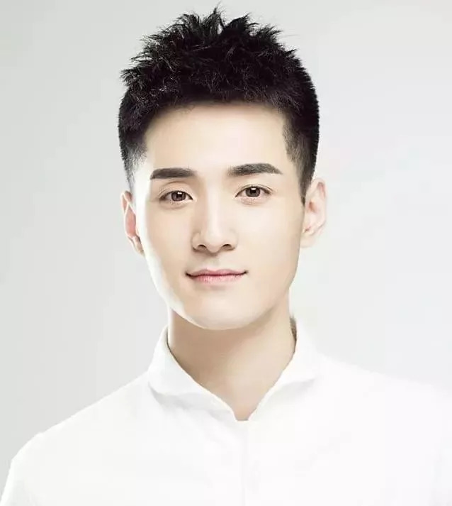 {賭波}(男士自然式发型图片)