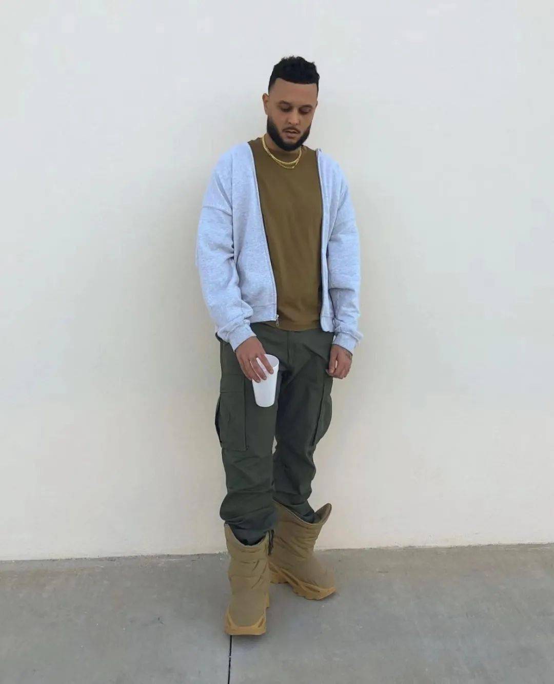 {賭馬}(yeezy能打羽毛球吗)