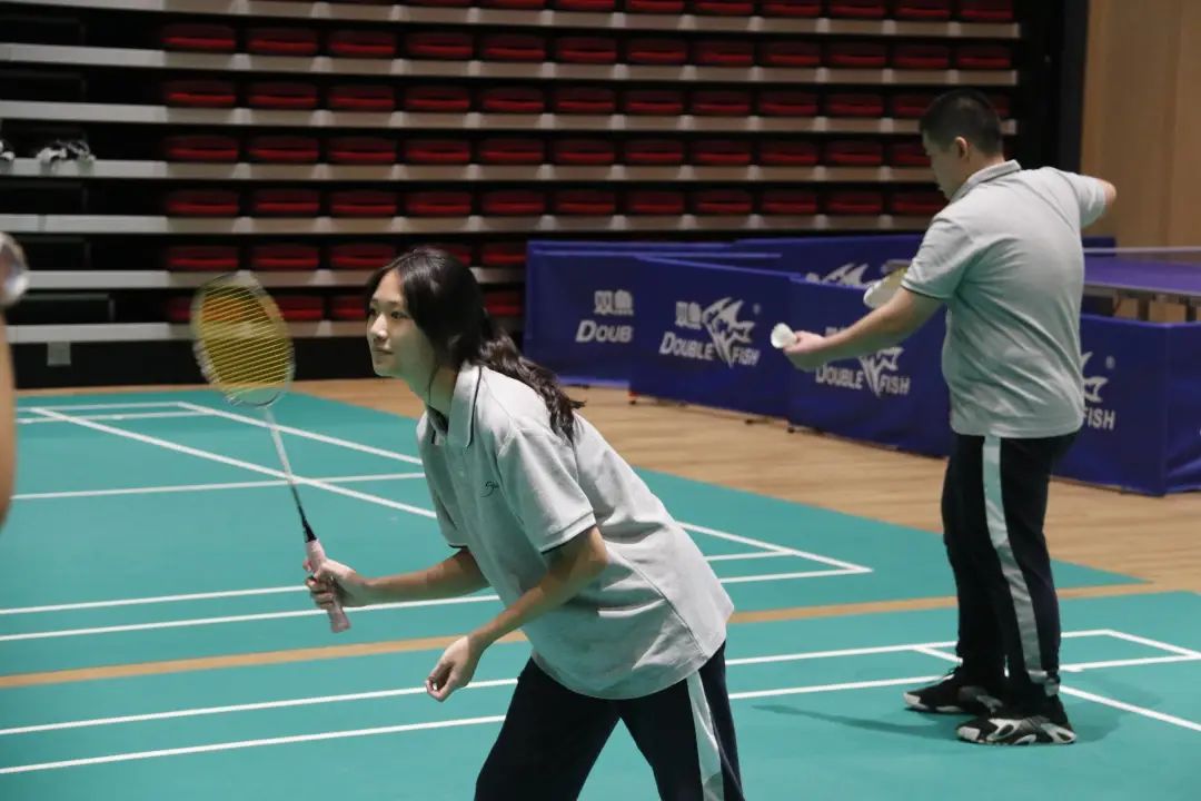 {娛樂城}(打羽毛球图片真人背影晚上) {娛樂城}(打羽毛球图片真人背影晚上)