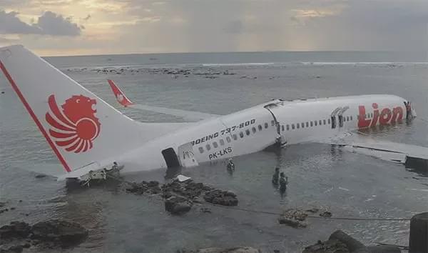 {百家樂}(飞机为啥头朝下坠毁了)