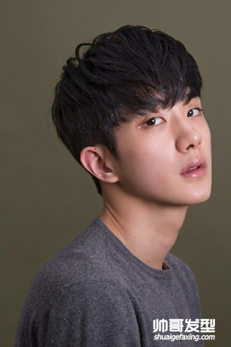 {27asia娛樂}(男生的发型图片 帅气 最流行) {27asia娛樂}(男生的发型图片 帅气 最流行)